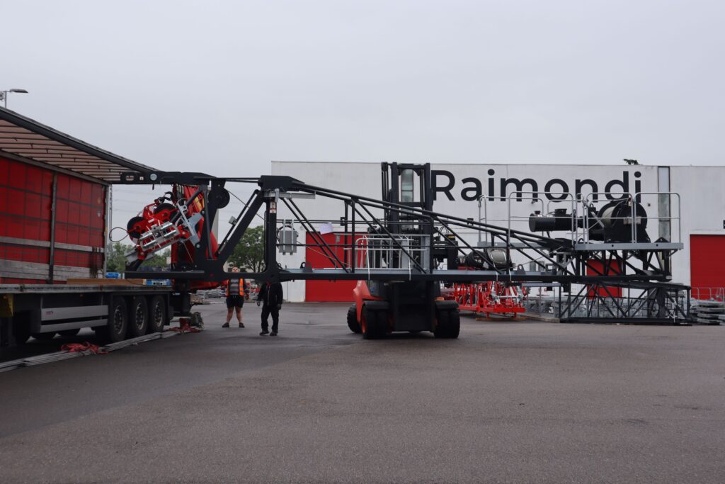 Raimondi T147 flat-top tower crane 