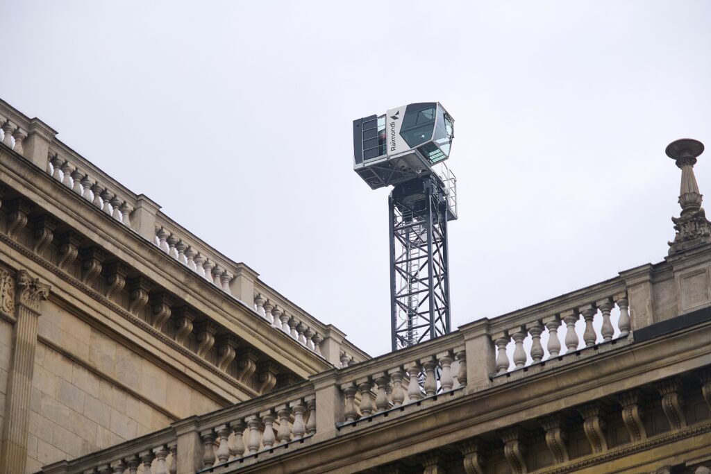 New Raimondi T187 flat-top tower crane deployed for major Hungarian historic building renovation